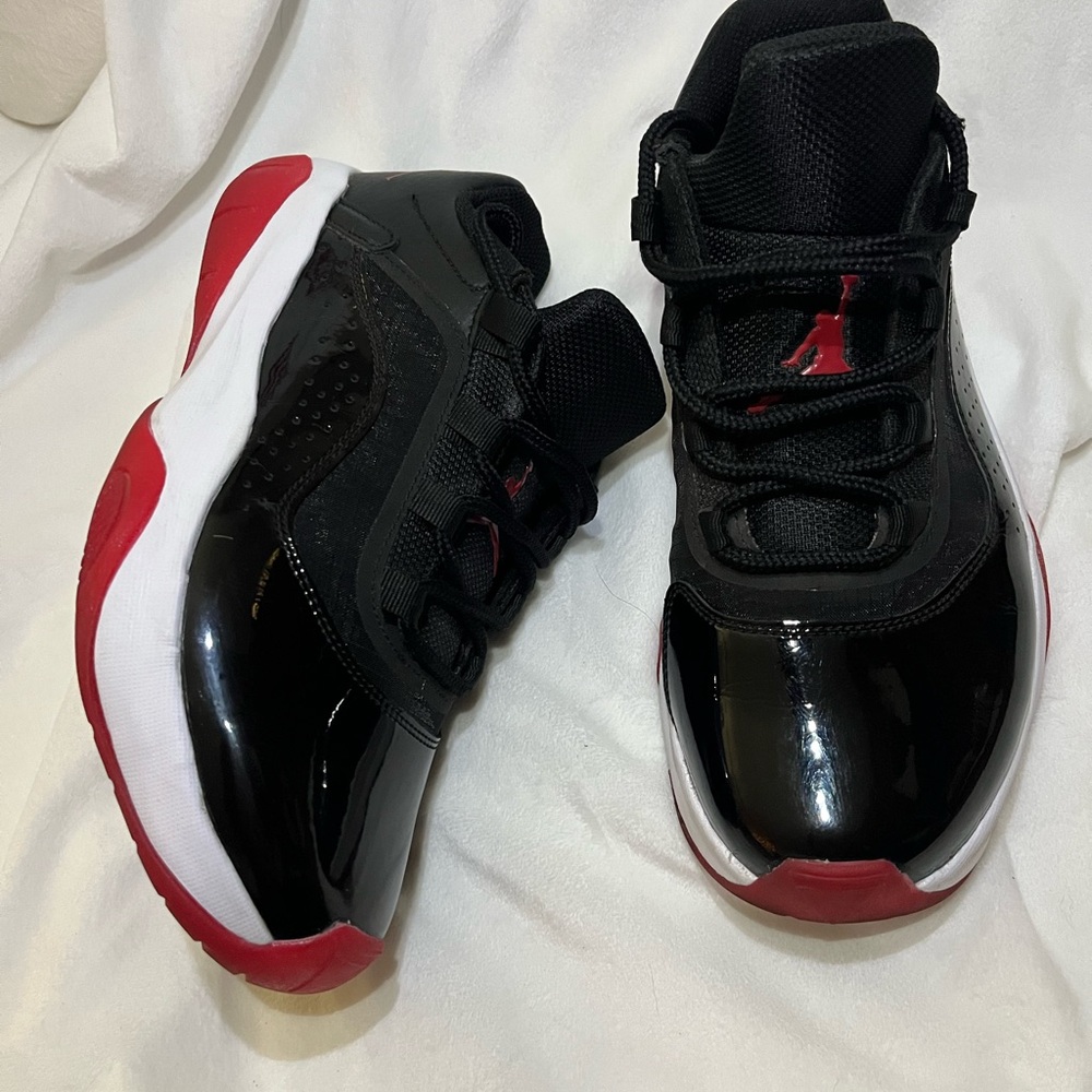 AIR JORDAN 11 CMFT LOW